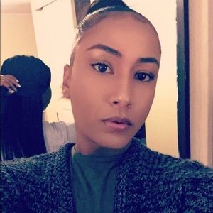 Meet your Posher, Elizabeth